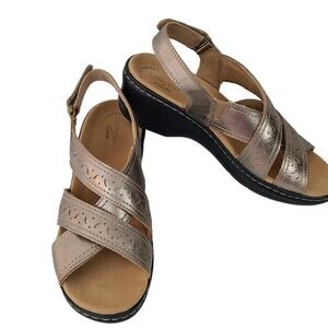 Clarks Ultimate Comfort metallic taupe leather platform strap sandal size 7